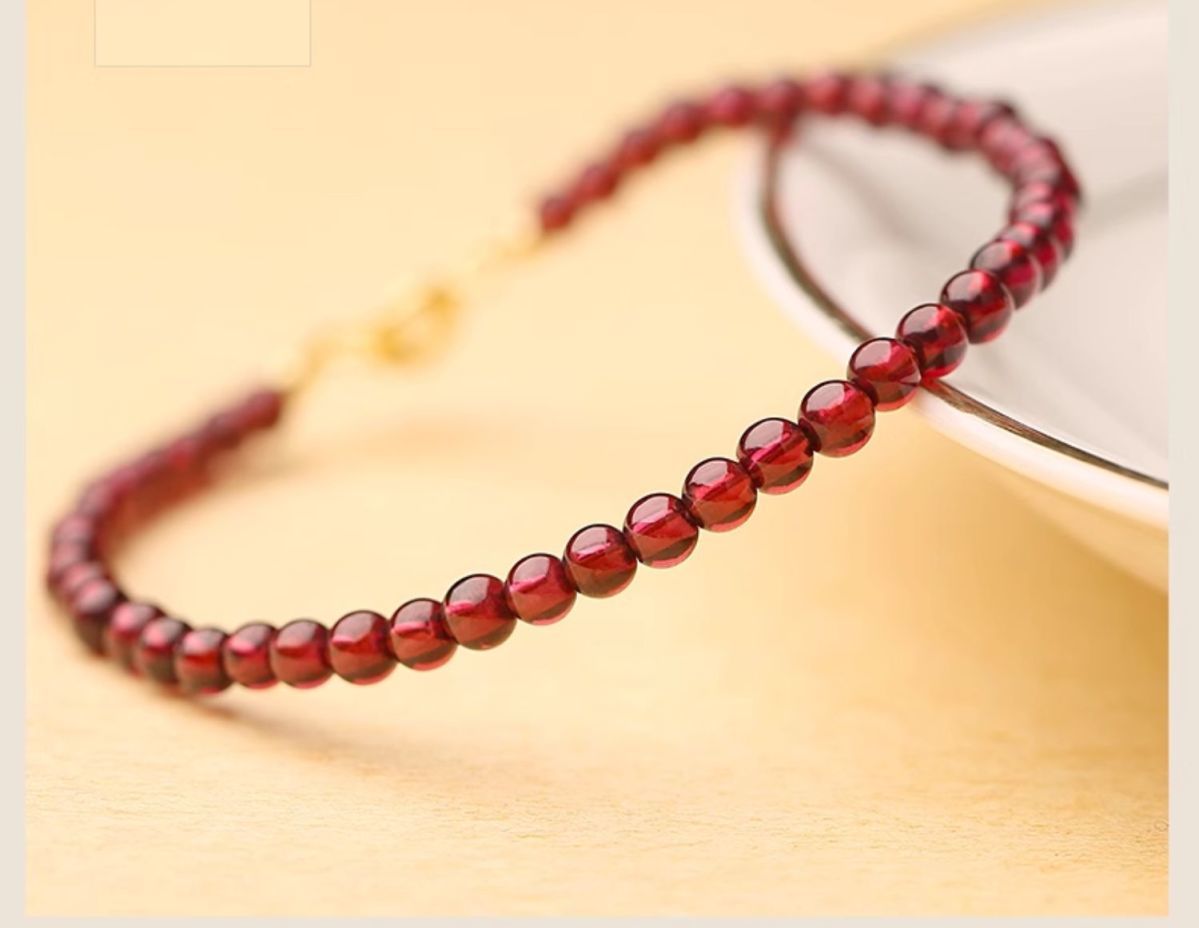 Natural Garnet Women's Love Peach Blossom Bracelet