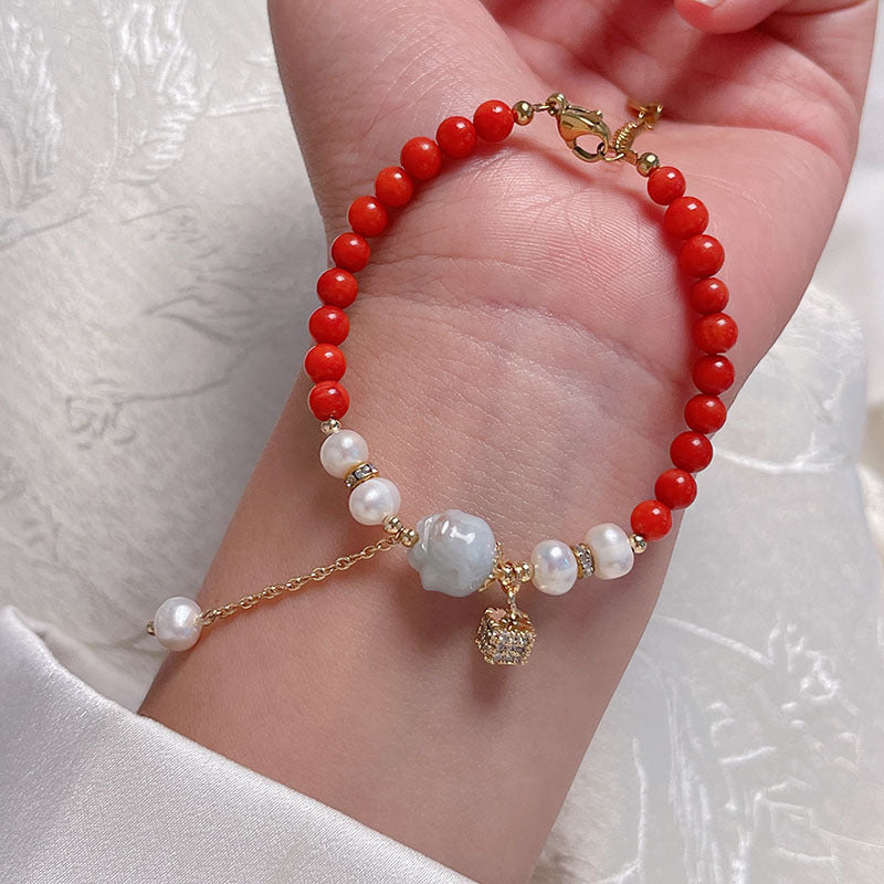 New Arrival Pearl Bracelet with Delicate Luxury Clover Square Pendant