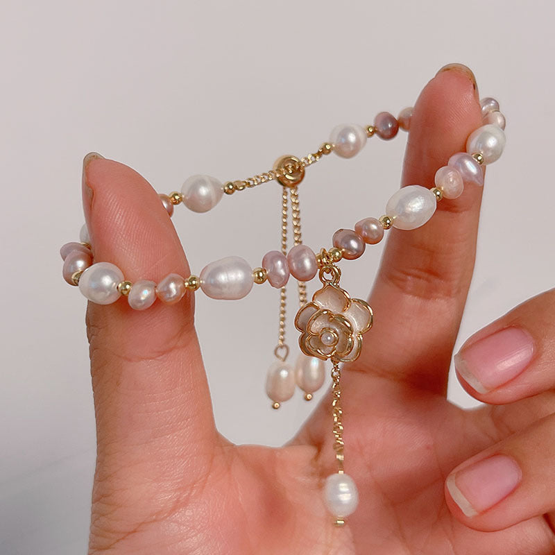 New Arrival Pearl Bracelet with Delicate Luxury Clover Square Pendant