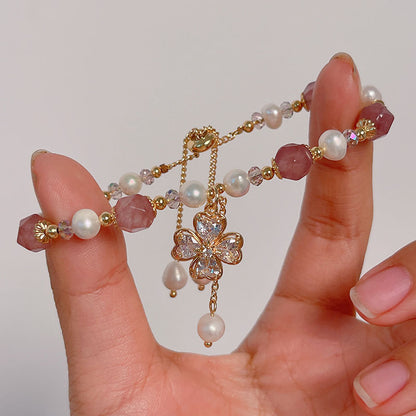 New Arrival Pearl Bracelet with Delicate Luxury Clover Square Pendant