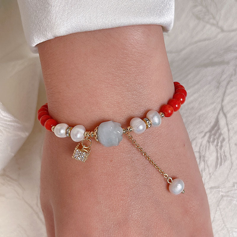 New Arrival Pearl Bracelet with Delicate Luxury Clover Square Pendant